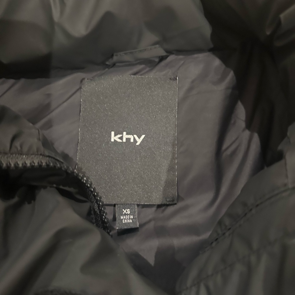 Ivy Black Puffer Vest for Women - Picture 3 of 8